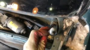 Как снять-поменять трапецию дворников с моторчиком на автомобиле Hyundai Elantra XD