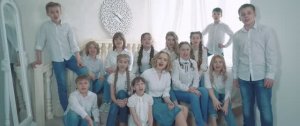 Клип на песню Рука в руке Академии детского мюзикла город Омск