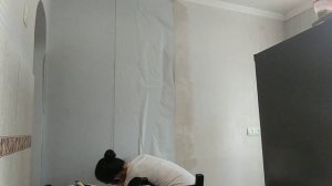 Как правильно наклеить виниловые и обычные обои