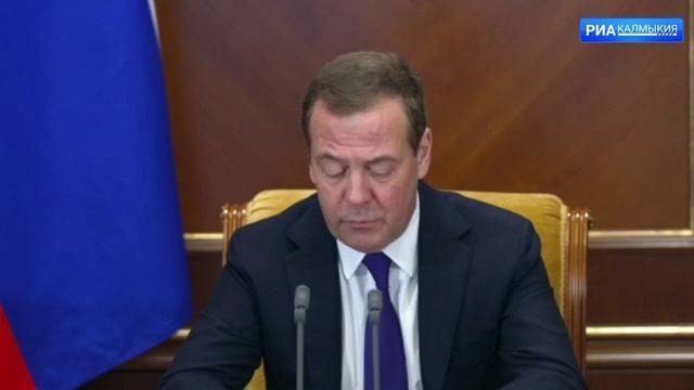В стране с начала 2023 года на военную службу по контракту поступили более 305 тыс. человек
