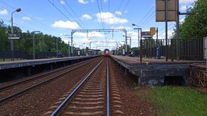 Аэроэкспресс на высокой скорости едет в Шереметьево мимо платформы Шереметьевская|Москва