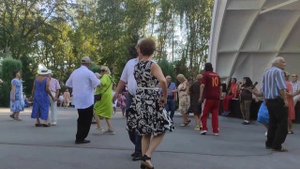 Танцы/Харьков/Dancing/ А у нас на озере Лилии цветут /19.08.2023/🕺💃