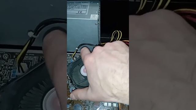 Как правильно должен дуть вентилятор охлаждения кулер центрального процессора на материнской плате смотреть онлайн