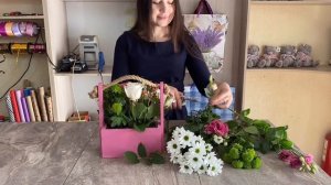 Собираем композицию из цветов в ящике. Флористика
