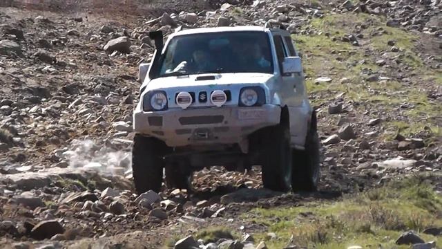 Suzuki Jimny 1.5 dCi "Paco" subiendo cortafuegos del Caballar 113 Club 4x4 смотреть онлайн