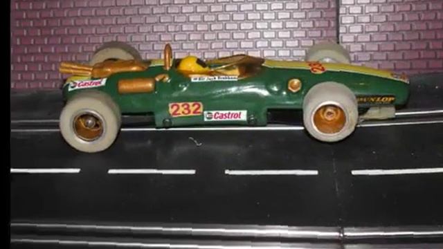 Lotus Vintage Formula One Racer 1 24 Scale on Test Track смотреть онлайн