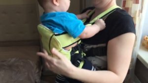 Как малыша носить в кенгуру. How to carry a baby in a kangaroo.