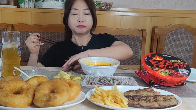 MUKBANG? САМЫЙ ЖГУЧИЙ РАМЕН "КОРОЛЕВСКАЯ КРЫШКА" ПОПРОБОВАЛА И ТЕПЕРЬ ЗНАЮ ЧТО ТАКОЕ СКОВЕЛЬ?킹뚜껑라면