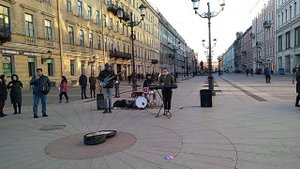 Музыканты на Невском проспекте Питер группа Штрудель