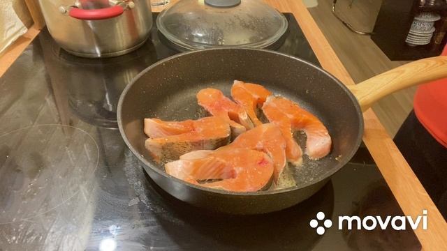 Форель жареная на сковороде на ужин ?