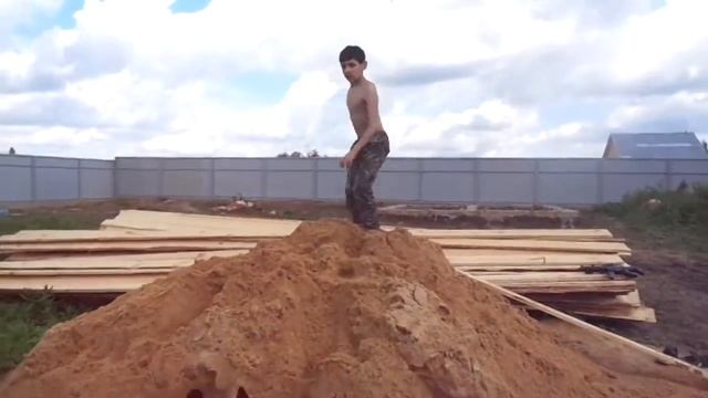 Хорошо прыгать на песке! смотреть онлайн