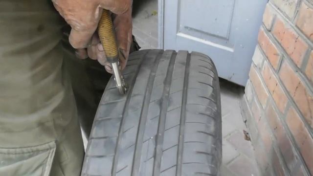 Перший саморіз в колесі. Суботній шиномонтаж смотреть онлайн