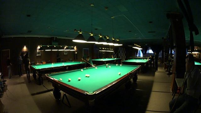 Борис против Андрея в партии по свободной пирамиде, русский бильярд