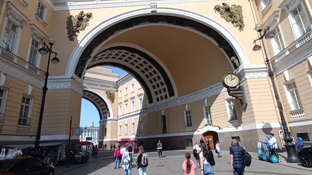 В процессе загрузки на складе  Деловые линии  прогулялся по городу Санкт-Петербург. Домой на отдых. смотреть онлайн