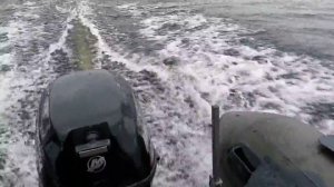 Брызги от мотора.