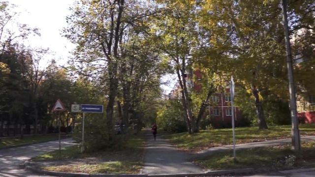 Футаж  Академгородок  Осень  Улицы Воеводского и Академическая   000598