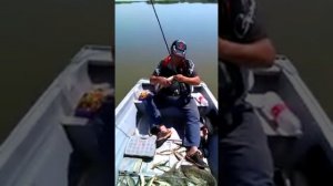 Рыбалка в Калмыкии. оз Канурка. не знаю как у вас, а у нас вот так окунь клюёт