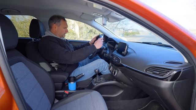 Fiat Tipo Cross - Praktyczny i oszczędny. Tylko co z tą ceną? | Test OTOMOTO TV - смотреть видео онлайн от «Fiat: стиль и мода на дороге» в хорошем качестве, опубликованное 27 февраля 2024 года в 11:28:39.