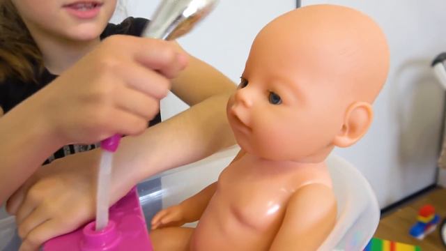 Ева и Лиза играют в Магазин игрушек и Коварный Покупатель смотреть онлайн