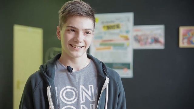 "Обычно боюсь петь при незнакомых людях, но от учителя идет дружелюбная энергетика". Никита Арятико смотреть онлайн