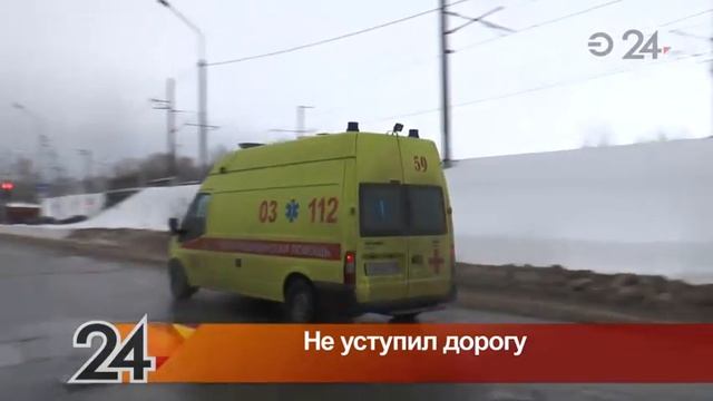 На ул. Несмелова столкнулись Mazda и Opel смотреть онлайн