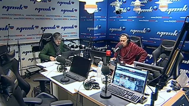 Автомобиль из картонной коробки