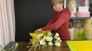 Букет из роз, антуриумов и гвоздик. Упаковка букета. Фоамиран. Тишью.