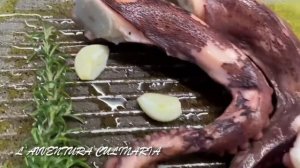 ОСЬМИНОГ НА ГРИЛЕ | ОСЬМИНОГ С КАРТОФЕЛЕМ | КАК ПРИГОТОВИТЬ ОСЬМИНОГА ВКУСНО! #осьминогрецепты