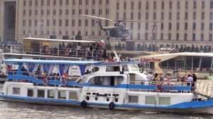 Посадка и взлет вертолета Ми-8АМТ-1 на Фрунзенской набережной