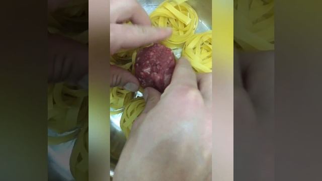 #рецепт#макароны#фарш#вкуснота#мясо#кулинария#готовка. Гнёzда с фаршем? смотреть онлайн