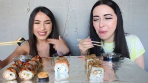МУКБАНК ПОДРУЖЕК / 200К НА КАНАЛЕ !! СУШИ РОЛЛЫ / Ayka Emilly