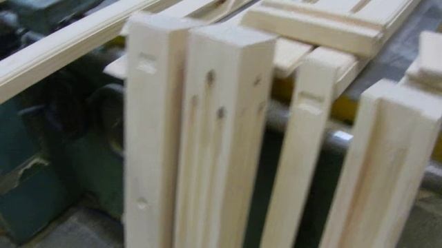 Крепление элементов лестницы и сращивание перил по длине смотреть онлайн