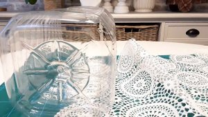 нужная вещь из  ПЛАСТИКОВЫХ  КАНИСТР