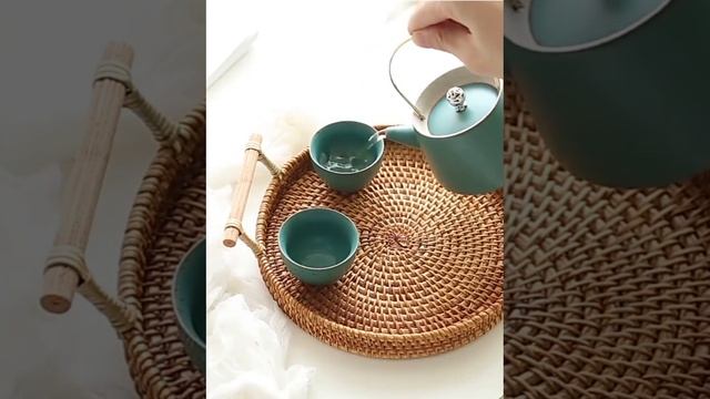 Плетеный поднос из ротанга