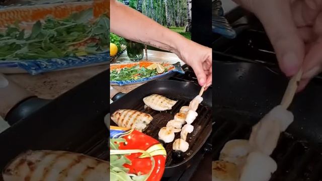 Кальмар фаршированный сыром и шпинатом от Snail-market  на сковородке