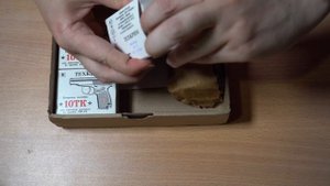 Распаковка посылки с пистолетом Макарова.