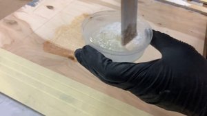 Добавляем в эпоксидную смолу загуститель