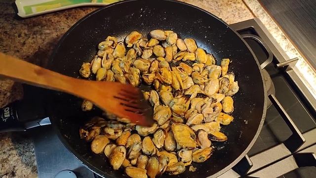 Мидии Жареные На Сковороде В Соевом Соусе С Чесноком, Быстрый И Простой Рецепт, Очень Вкусно И Сытн смотреть онлайн