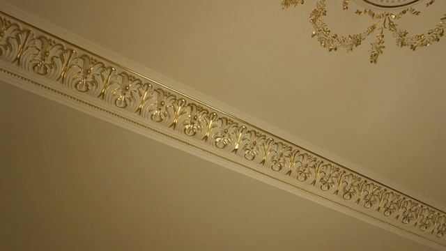 Золочение лепнины поталью в столовой.Телефон 8(926)532-26-77