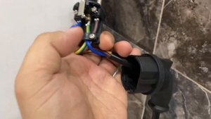 Коротко: как подключить духовку, духовой шкаф, снимать ли металлические насадки с проводов?