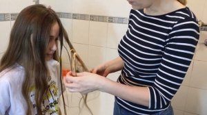 Как убрать жвачку с волос! Убираем жвачку при помощи масла для волос.