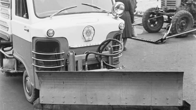 Выставка автотракторной техники у ДК ЗИЛ смотреть онлайн