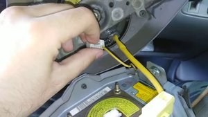 Как снять подушку безопасности AirBag Toyota Platz