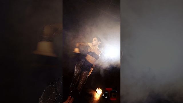 Видео танец соло под дождем смотреть онлайн