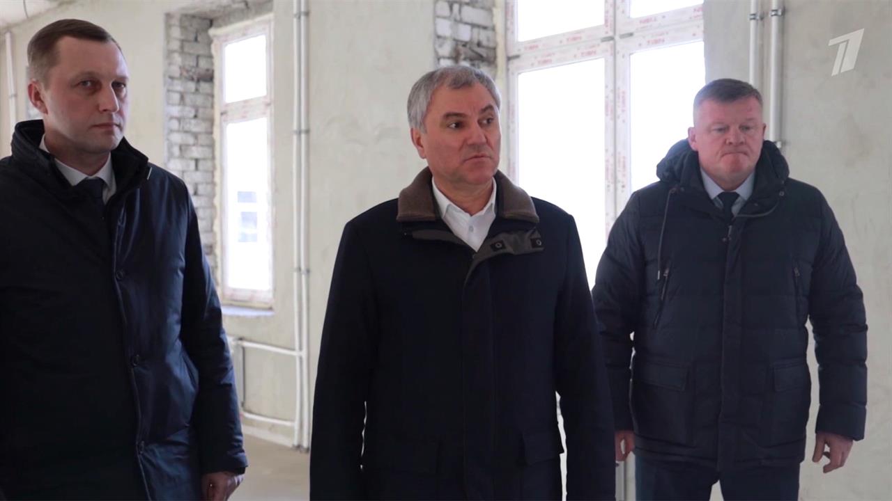Вячеслав Володин проверил строительство школы в поселке Юбилейный Саратовской области