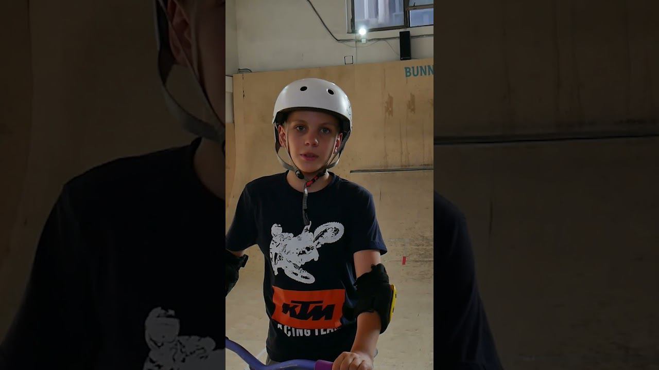 Трюки на самокате DS Wihp. (ДС Вип) Крытый скейт парк BunnyHop смотреть онлайн