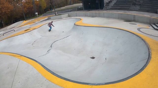 НОВИЧОК В СКЕЙТ-ПАРКЕ ? #скейт #рекомендации #скейтбординг #скейтер #смешное #скейтпарк смотреть онлайн