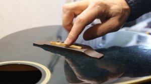 Что подложить под порожек акустической гитары?