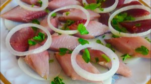 Как быстро почистить селедку от костей. Как разделать селедку на филе и подать к праздничному столу