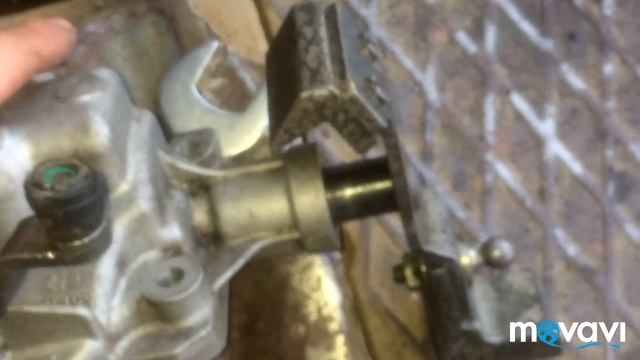 Течь КПП .Замена сальника штока выбора передач. Фиат Альбеа смотреть онлайн